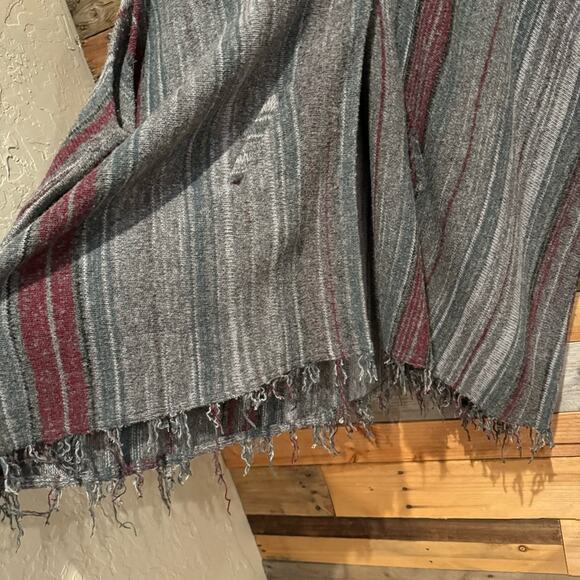 Free People Fringe Boho Blanket Poncho Sweater Duster Wrap Charcoal Gray XS/S - Picture 9 of 15